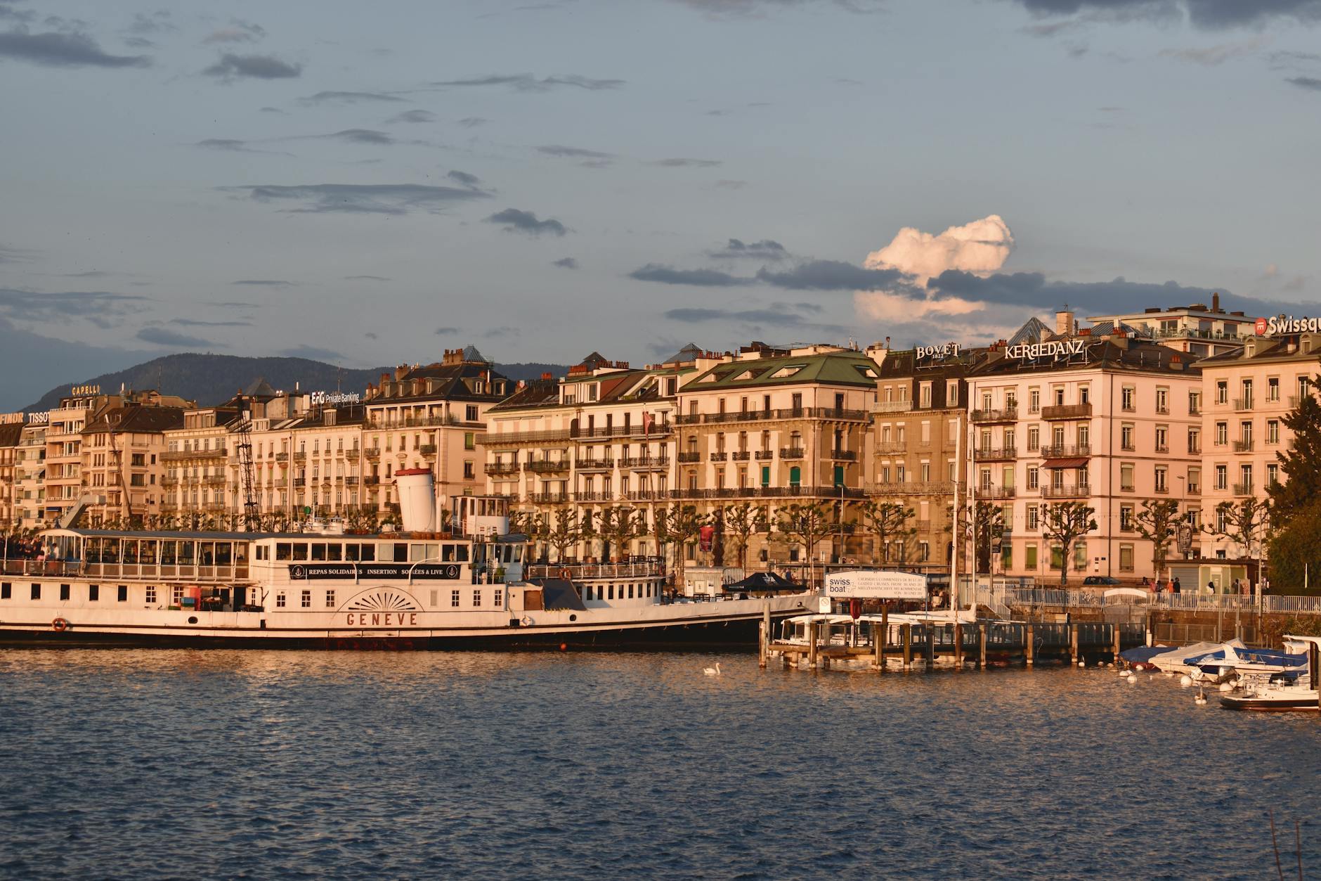 Geneva 3-Day Pack: Budget, Foodie & Romantic - Photo by ZongJun Xie