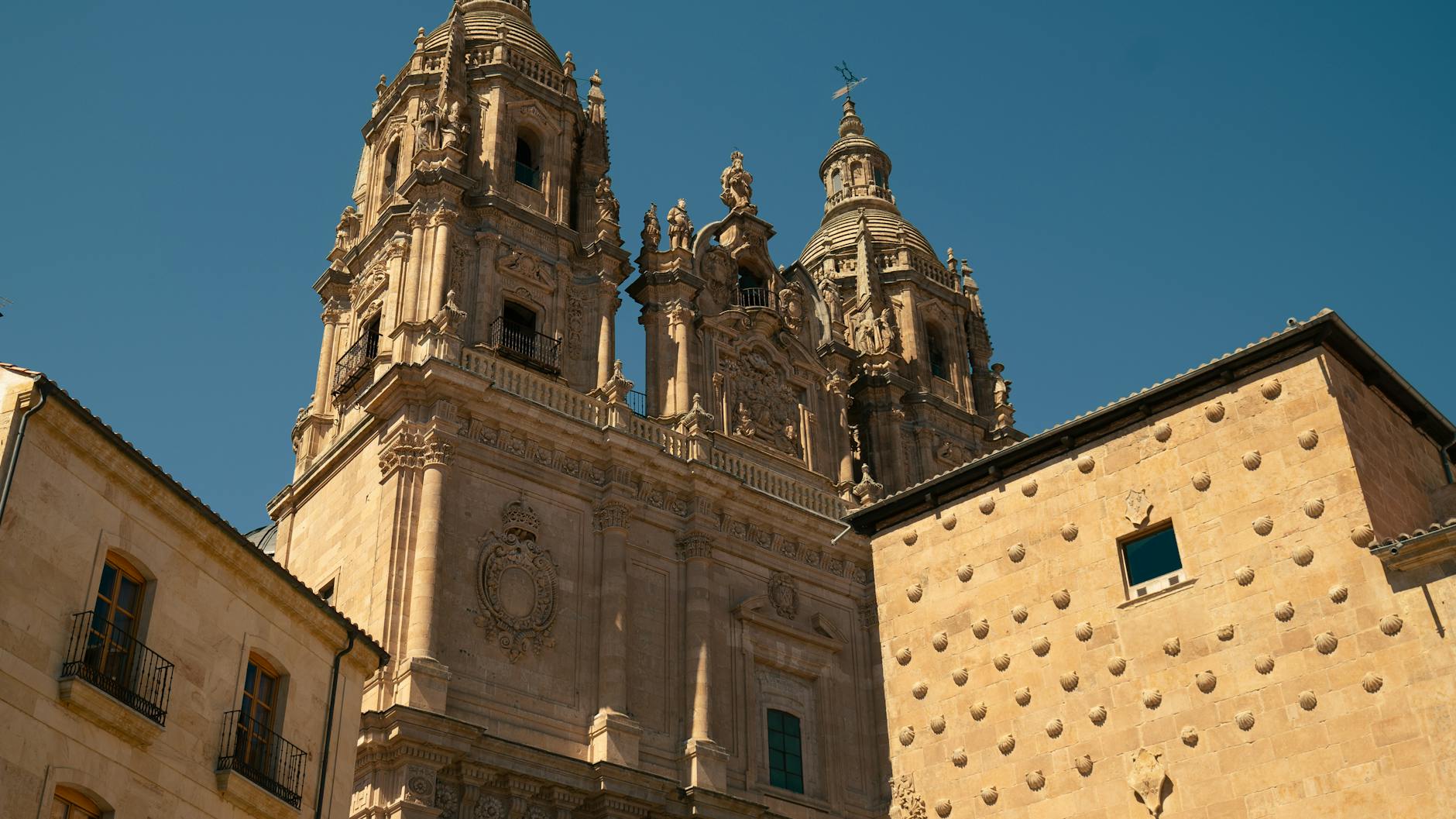 Salamanca travel guide - Photo by SilBaBum _ via Pexels